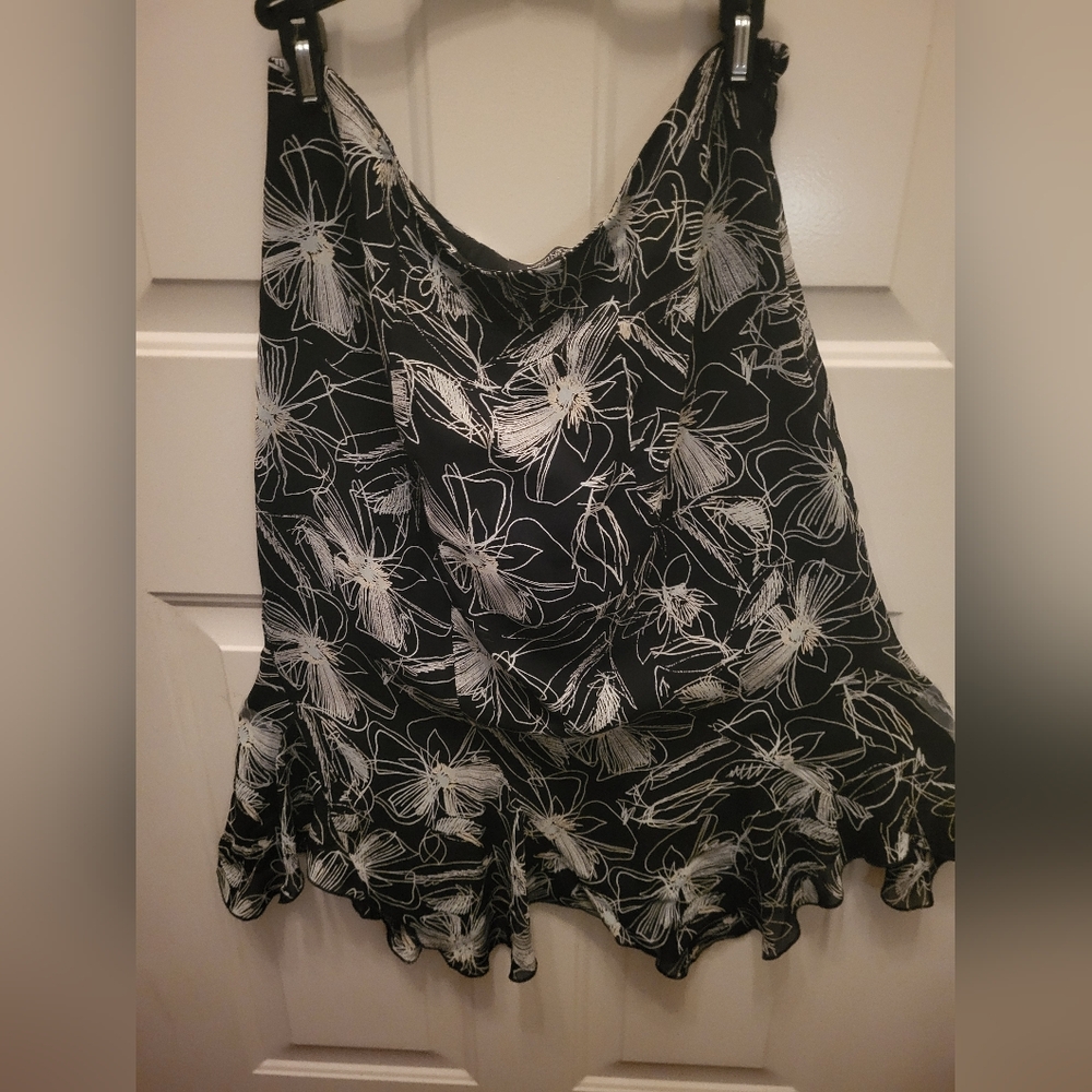 KAREN KANE Skirt Womens Size 10 Floral print. Fluted, Flowy Bottom.